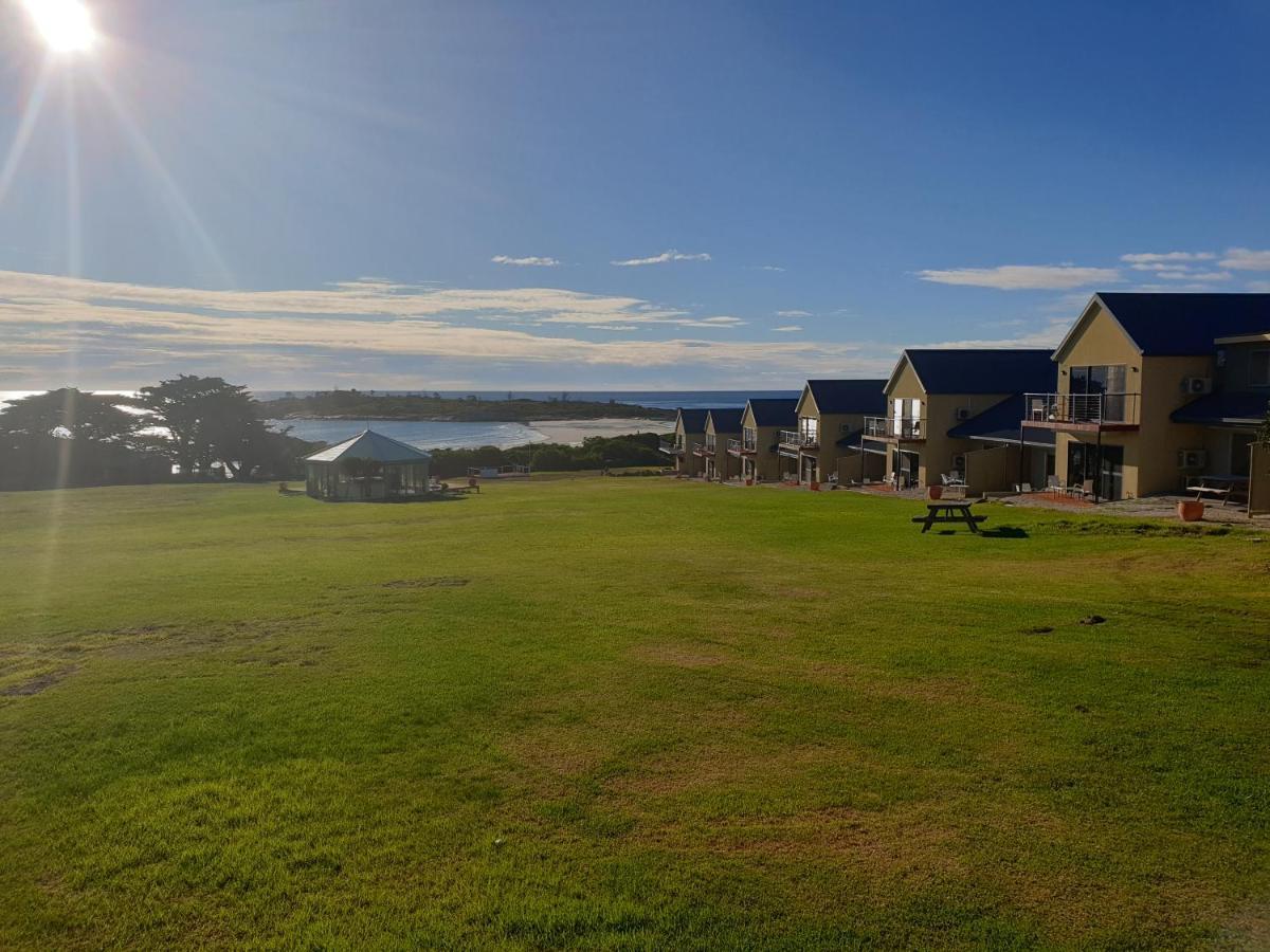 Diamond Island Resort, Restaurant & Bar And Penguin Show Bicheno Bagian luar foto