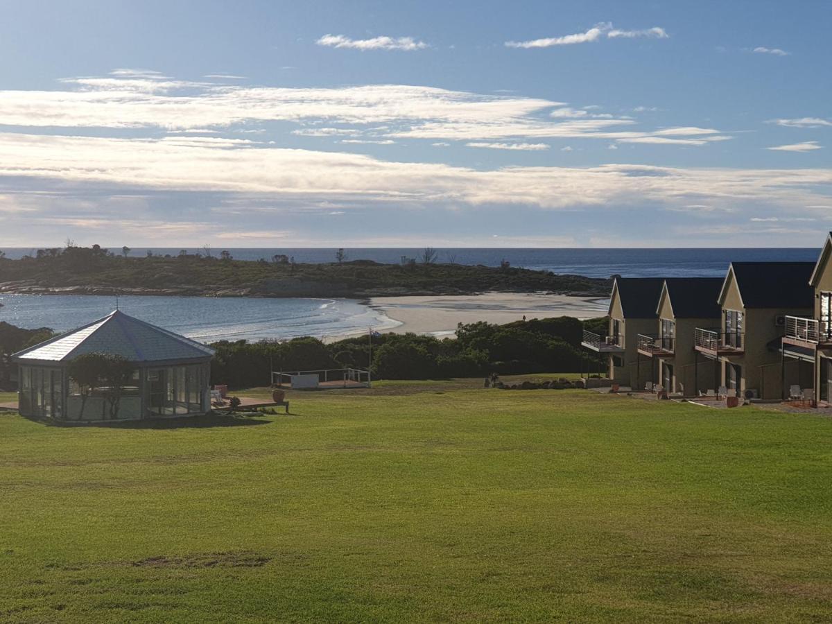 Diamond Island Resort, Restaurant & Bar And Penguin Show Bicheno Bagian luar foto